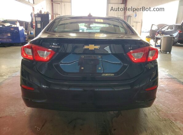 1G1BE5SM2J7169302 2018 CHEVROLET CRUZE Черный Вид сзади