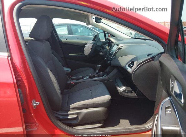 1G1BE5SM8J7185343 2018 CHEVROLET CRUZE Красный Вид салона спереди