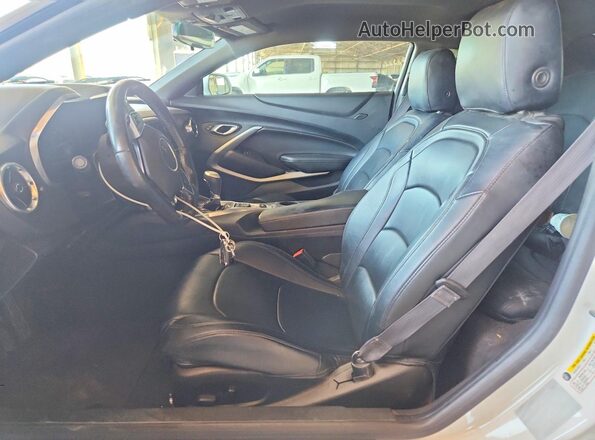 1G1FB1RS8H0186356 2017 CHEVROLET CAMARO White Вид салону спереду