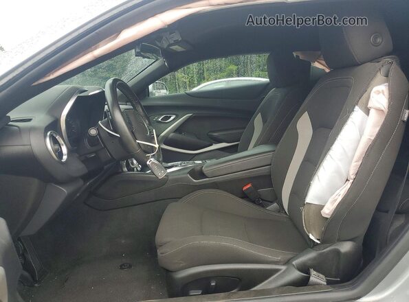 1G1FB1RX2P0111064 2023 CHEVROLET CAMARO Silver Вид салону спереду