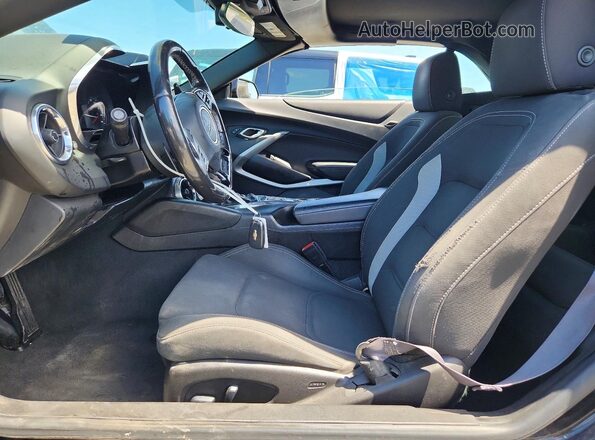 1G1FB3DSXH0197300 2017 CHEVROLET CAMARO Черный Вид салона спереди