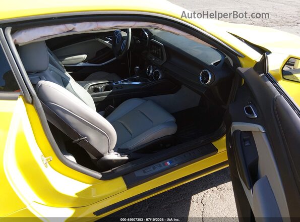 1G1FC1RS3G0140719 2016 CHEVROLET CAMARO Желтый Вид салона спереди