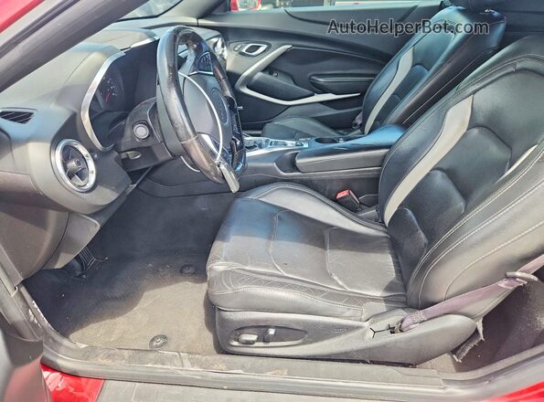 1G1FD3DSXH0212579 2017 CHEVROLET CAMARO Красный Вид салона спереди