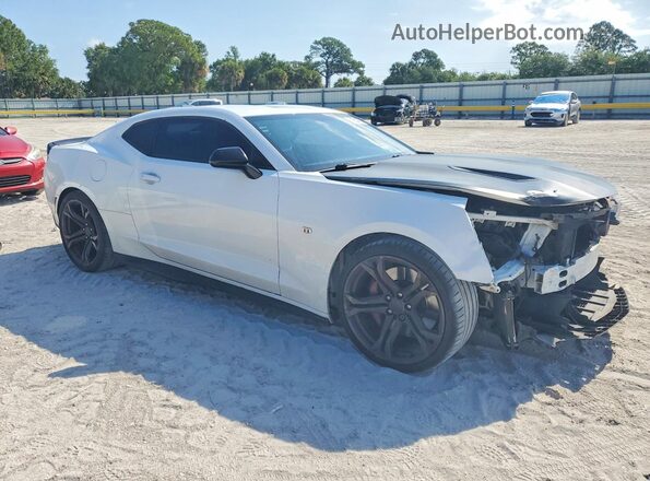 1G1FE1R72H0178076 2017 CHEVROLET CAMARO White Przód prawy