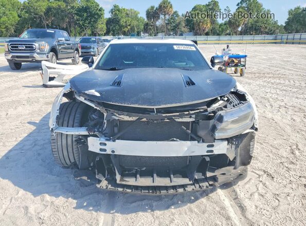 1G1FE1R72H0178076 2017 CHEVROLET CAMARO White Widok z przodu