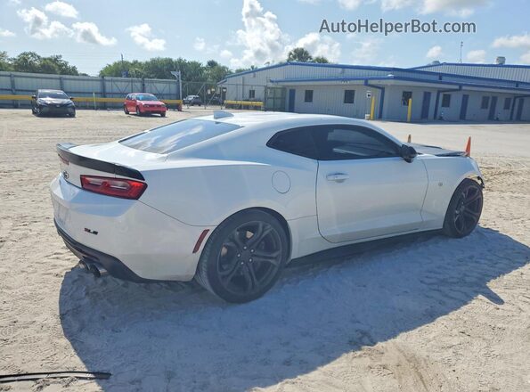 1G1FE1R72H0178076 2017 CHEVROLET CAMARO White Tył prawy