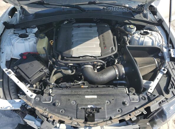 1G1FE1R72H0178076 2017 CHEVROLET CAMARO White Widok wnętrza z tyłu
