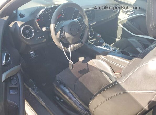 1G1FE1R72H0178076 2017 CHEVROLET CAMARO White Widok deski rozdzielczej