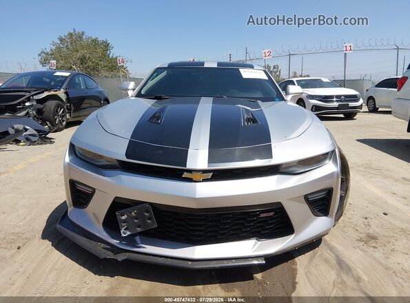 1G1FF1R79H0185992 2017 CHEVROLET CAMARO Серебряный Вид панели приборов