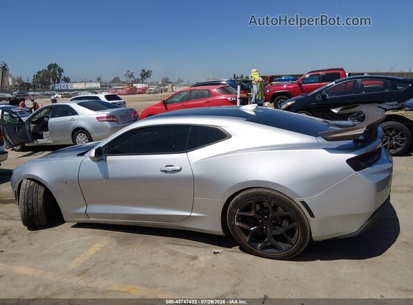 1G1FF1R79H0185992 2017 CHEVROLET CAMARO Серебряный Вид задней части салона