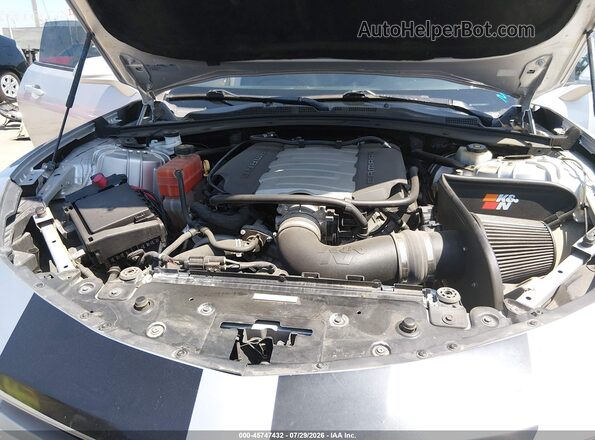 1G1FF1R79H0185992 2017 CHEVROLET CAMARO Серебряный Вид сзади