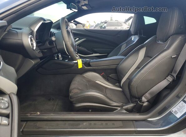 1G1FF1R7XP0103251 2023 CHEVROLET CAMARO Charcoal Widok wnętrza z przodu