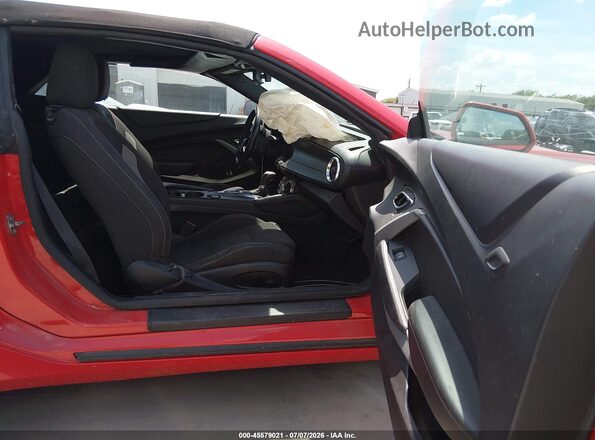 1G1FF3D76H0171695 2017 CHEVROLET CAMARO Красный Вид салона спереди