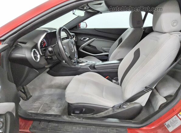 1G1FF3D7XJ0178395 2018 CHEVROLET CAMARO Red Вид салону спереду