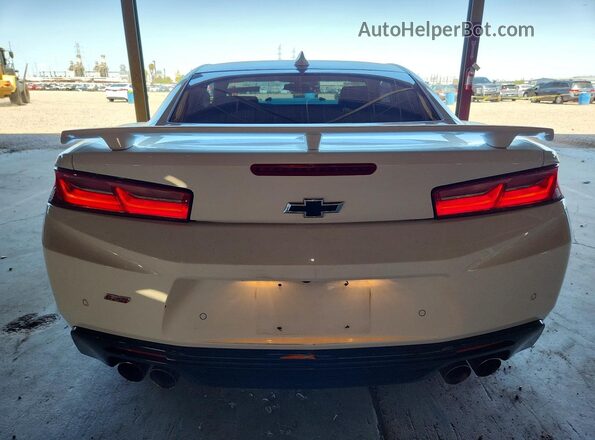 1G1FH1R73H0147362 2017 CHEVROLET CAMARO Белый Вид сзади