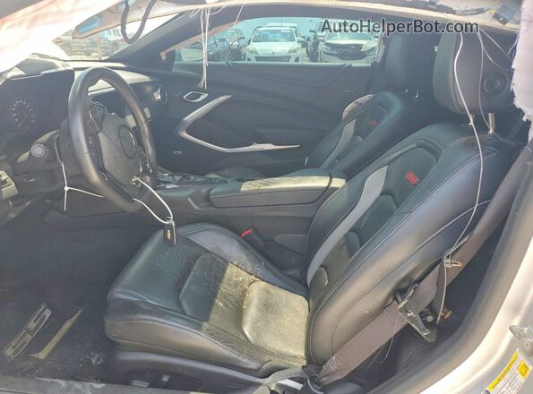 1G1FH1R79H0128685 2017 CHEVROLET CAMARO Silver Вид салону спереду