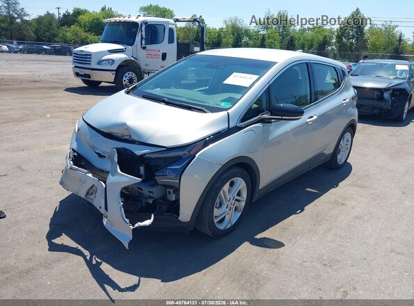 1G1FW6S06P4147699 2023 CHEVROLET BOLT Серебряный Передняя левая четверть
