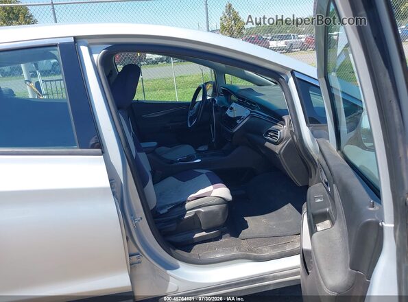 1G1FW6S06P4147699 2023 CHEVROLET BOLT Серебряный Вид салона спереди