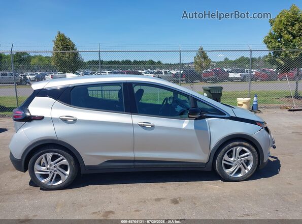 1G1FW6S06P4147699 2023 CHEVROLET BOLT Серебряный Вид задней части салона