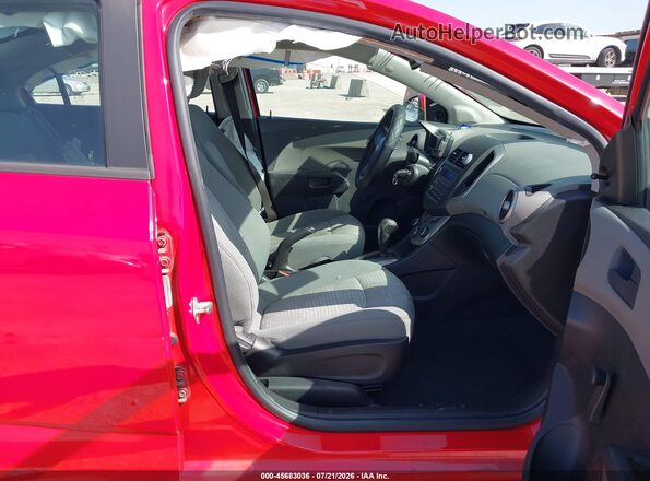 1G1JA5SH5G4102570 2016 CHEVROLET SONIC Red Вид салону спереду