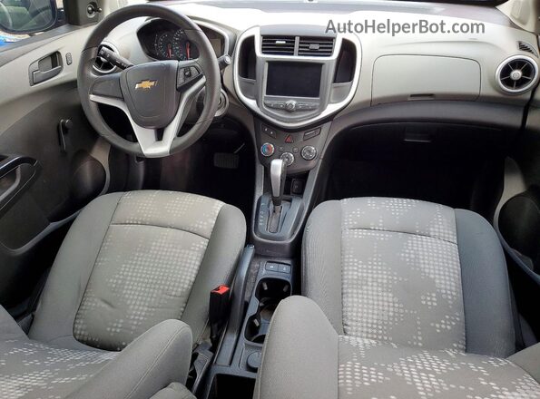1G1JB5SB2L4142625 2020 CHEVROLET SONIC Красный Вид панели приборов
