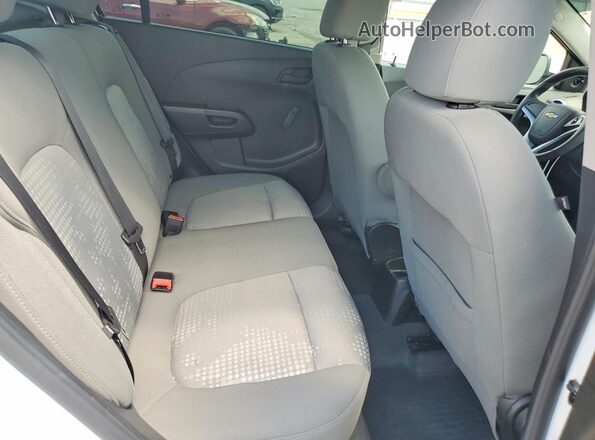 1G1JB5SB6L4105352 2020 CHEVROLET SONIC White Widok tylnych siedzeń