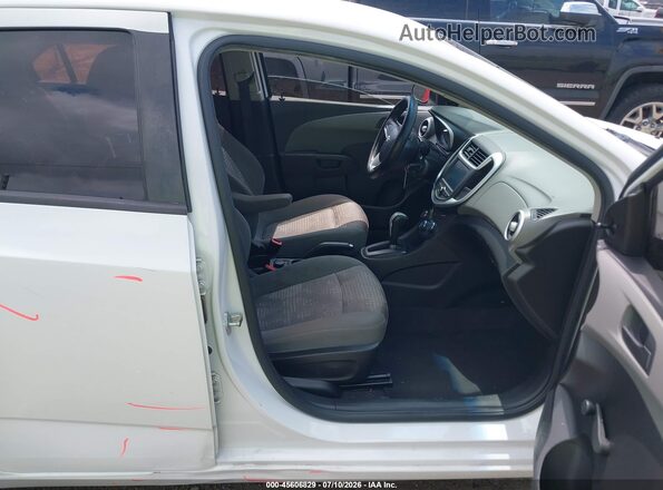 1G1JB5SH3H4142726 2017 CHEVROLET SONIC White Вид салону спереду