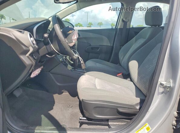 1G1JB5SH6H4154580 2017 CHEVROLET SONIC Silver Front interior view