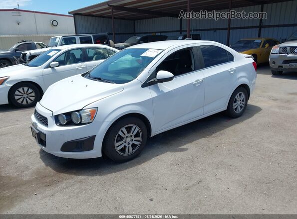 1G1JC5SG3G4141059 2016 CHEVROLET SONIC White წინა მარცხენა ხედი სამი მეოთხედიდან
