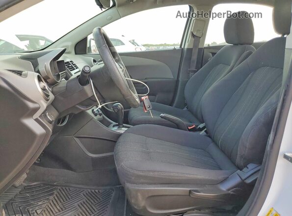 1G1JC5SH7G4137637 2016 CHEVROLET SONIC White Vista interior delantera