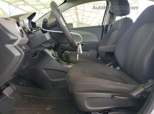 1G1JC5SH7G4158178 2016 CHEVROLET SONIC Silver Вид салону спереду