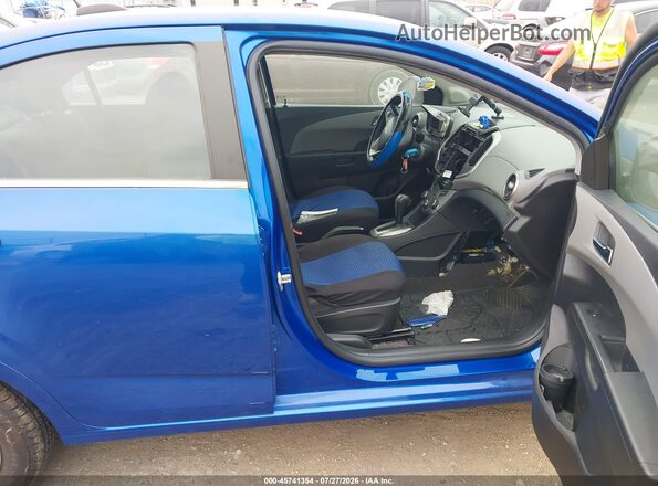 1G1JC5SHXG4162743 2016 CHEVROLET SONIC Синий Вид салона спереди