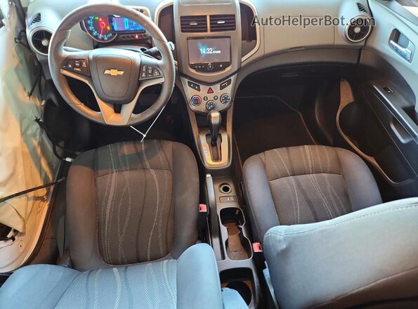 1G1JC6SH7G4156355 2016 CHEVROLET SONIC White Առջևի վահանակի տեսք