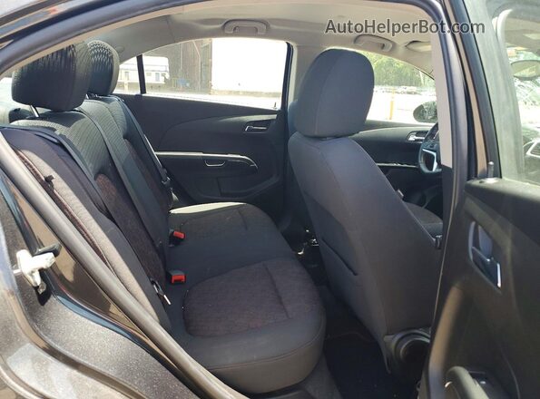 1G1JD5SH8J4111858 2018 CHEVROLET SONIC Charcoal Widok tylnych siedzeń