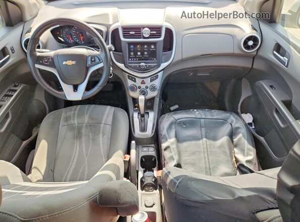 1G1JD5SH9J4108502 2018 CHEVROLET SONIC White Widok deski rozdzielczej