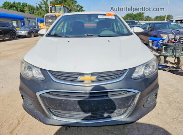 1G1JD5SH9J4108502 2018 CHEVROLET SONIC White Widok z przodu