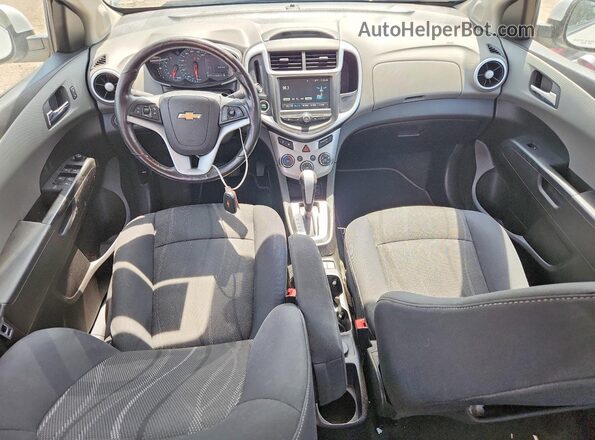 1G1JD5SHXH4116814 2017 CHEVROLET SONIC Белый Вид панели приборов