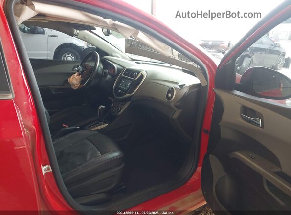 1G1JF5SB1H4101723 2017 CHEVROLET SONIC Красный Вид салона спереди