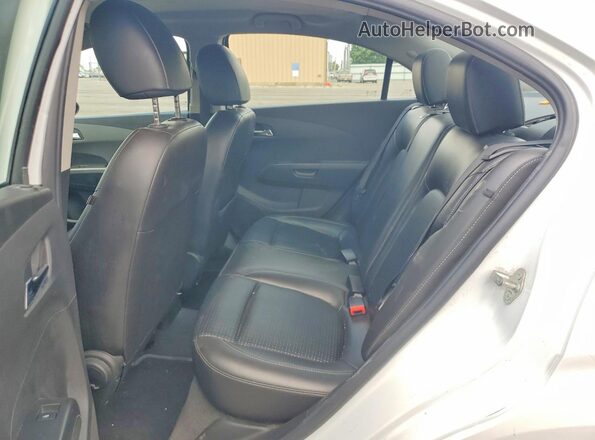 1G1JF5SB7H4133379 2017 CHEVROLET SONIC Белый Вид задних сидений