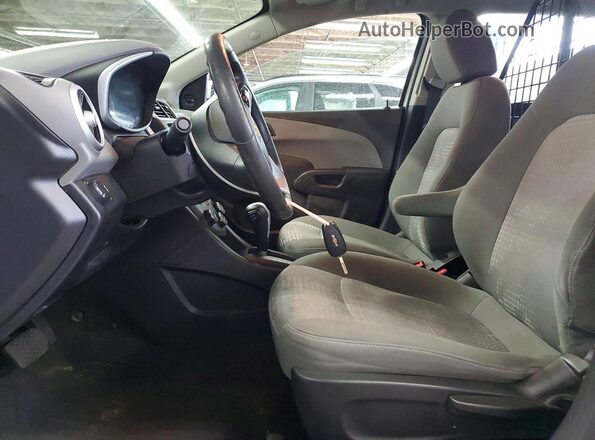 1G1JG6SB2L4139845 2020 CHEVROLET SONIC White Вид салону спереду
