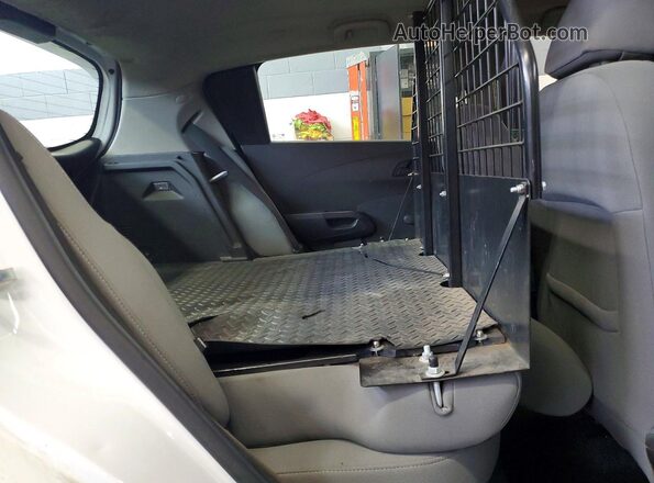 1G1JG6SB2L4139845 2020 CHEVROLET SONIC White Вид задніх сидінь