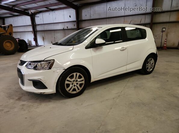 1G1JG6SB7L4100281 2020 CHEVROLET SONIC White 360 interior view