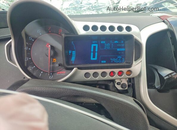 1G1JH6SB3G4164935 2016 CHEVROLET SONIC Red Սարքավորումների վահանակի տեսք