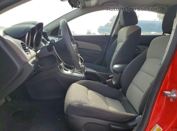 1G1PC5SH5G7217236 2016 CHEVROLET CRUZE Красный Вид салона спереди