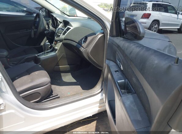 1G1PE5SB7G7144568 2016 CHEVROLET CRUZE Silver Front interior view