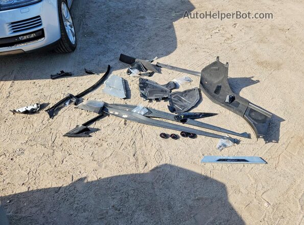 1G1YM3D4XS5500543 2025 CHEVROLET CORVETTE Gray Vista del compartimento del motor