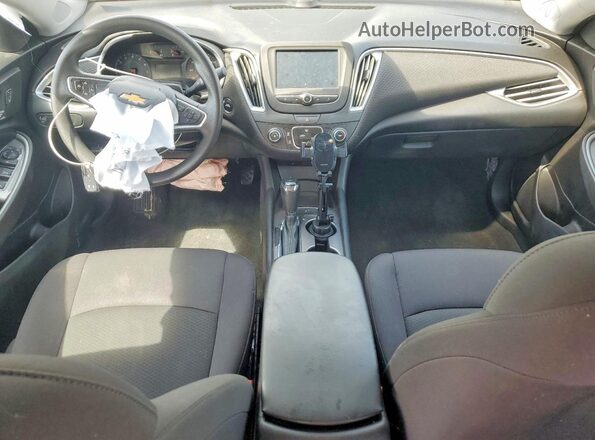 1G1ZC5ST5JF103277 2018 CHEVROLET MALIBU Silver Widok deski rozdzielczej