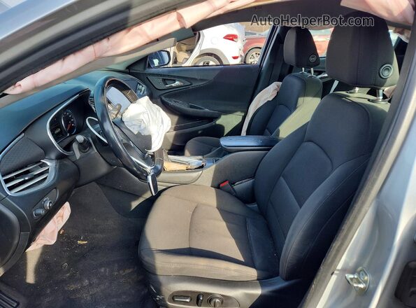 1G1ZD5ST3JF141863 2018 CHEVROLET MALIBU Серебряный Вид салона спереди