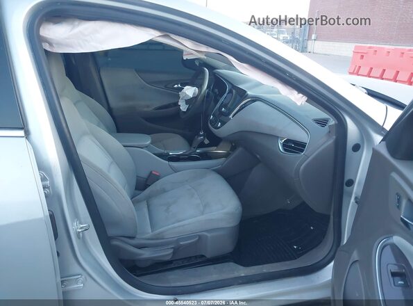 1G1ZD5ST4JF152452 2018 CHEVROLET MALIBU Серебряный Вид салона спереди