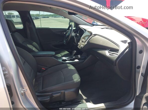 1G1ZD5ST9JF231292 2018 CHEVROLET MALIBU Серебряный Вид салона спереди
